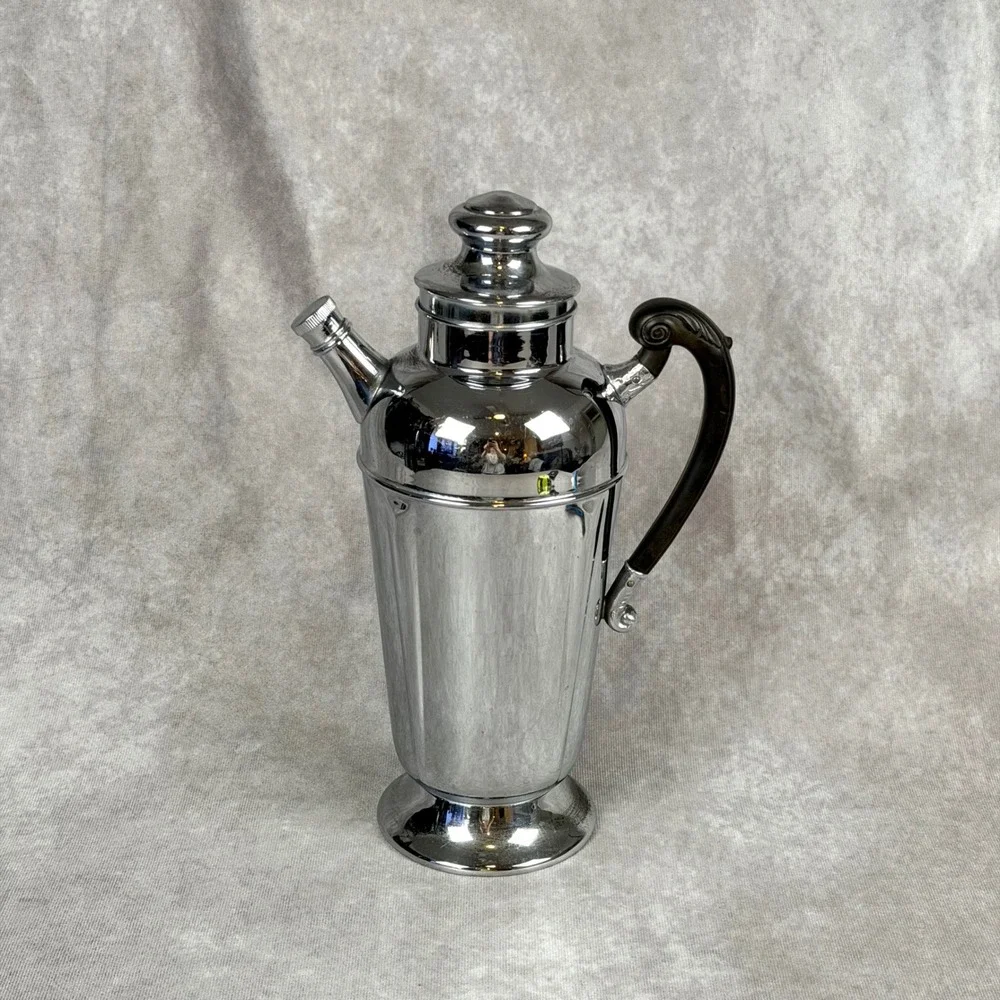 Vintage Art Deco Chrome Cocktail Shaker with Bakelite Handle Mid Century Barware
